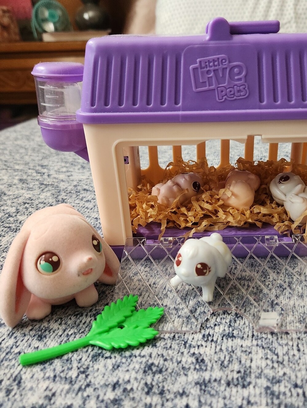 Little Live Pets Mama Surprise Mini Bunny